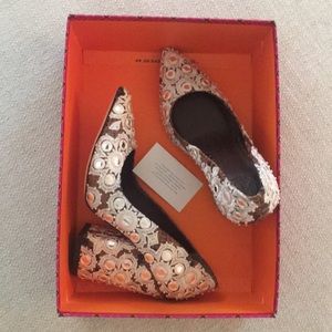 New Authentic Tory Burch Pumps SZ 6!!